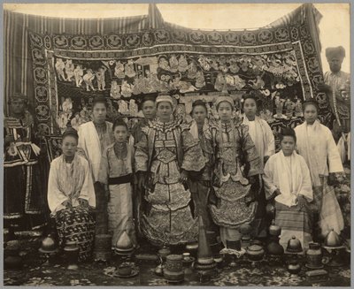 Theatergesellschaft, Burma, ca. 1910 von English Photographer